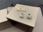【Valeron Jewelry】JEUX DE WHITE MOP SILVER DIAMOND EARRINGS - Image 4