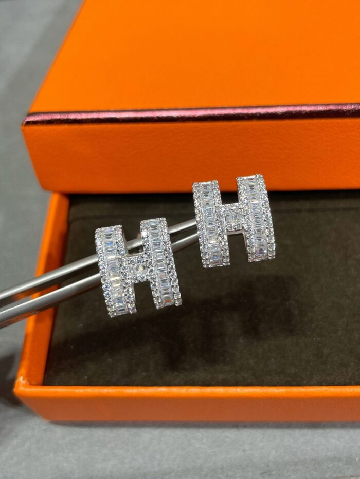 【Valeron Jewelry】H STUD EARRINGS WITH SILVER DIAMONDS - Image 4