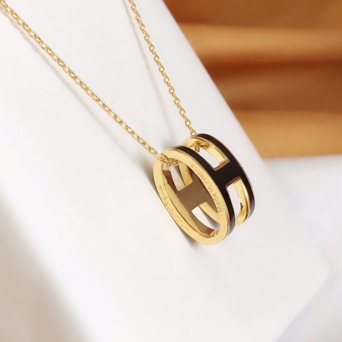 【Valleron Jewelry】HM CLIC BLACK ENAMEL GOLD NECKLACE - Image 2
