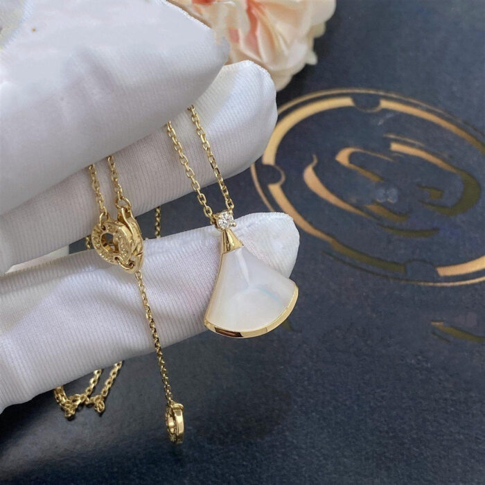 【Valleron Jewelry】DREAM NECKLACE WHITE MOP GOLD 1 DIAMOND - Image 2