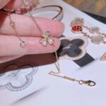 【Valerone Jewelry】FRIVOLE GOLD FLOWER DIAMOND BRACELET - Image 4