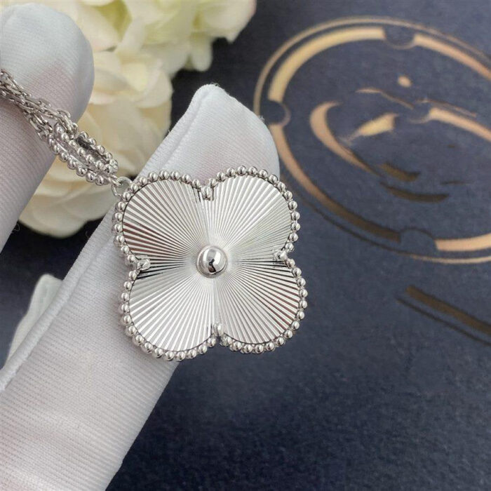 【Valeron Jewelry】CLOVER 25MM SILVER BIG CLOVER NECKLACE - Image 4