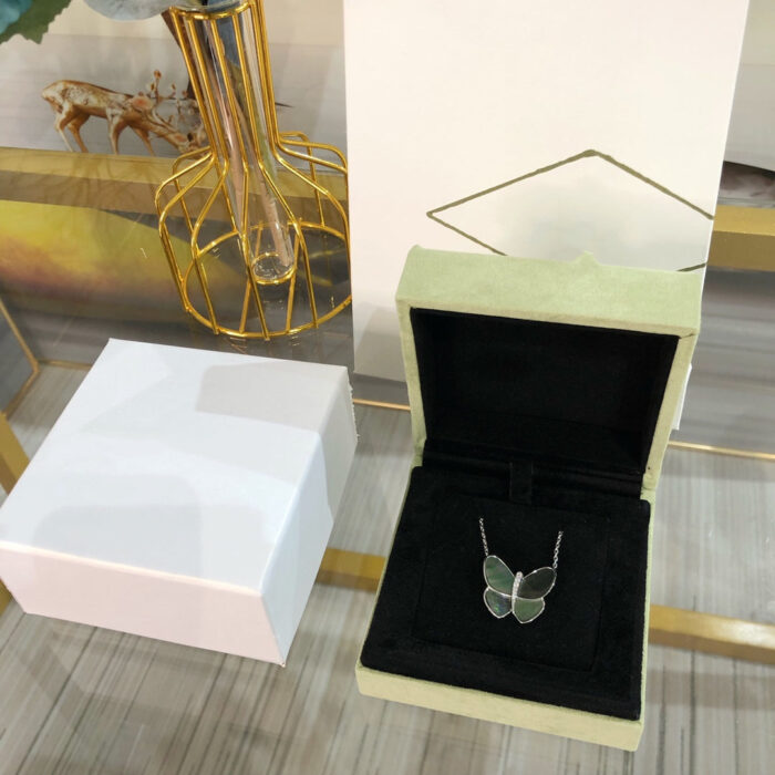 【Valeron Jewelry】LARGE BUTTERFLY SILVER PENDANT DIAMOND NECKLACE - Image 2