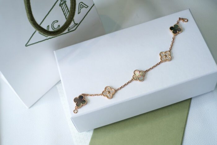 【Valleron Jewelry】CLOVER 5 MOTIFS DARK MOP AND DIAMONDS PINK GOLD BRACELET - Image 3
