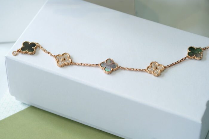 【Valleron Jewelry】CLOVER 5 MOTIFS DARK MOP AND DIAMONDS PINK GOLD BRACELET - Image 4