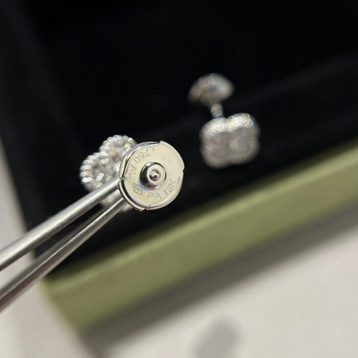 【Valeron Jewelry】CLOVER MINI DIAMOND STUD EARRINGS - Image 2