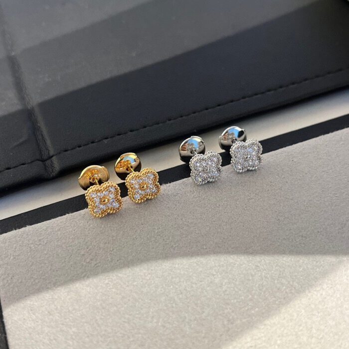 【Valeron Jewelry】CLOVER MINI DIAMOND STUD EARRINGS - Image 3