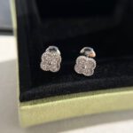 【Valeron Jewelry】CLOVER MINI DIAMOND STUD EARRINGS - Image 4