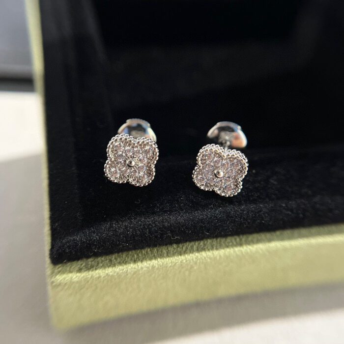 【Valeron Jewelry】CLOVER MINI DIAMOND STUD EARRINGS - Image 4