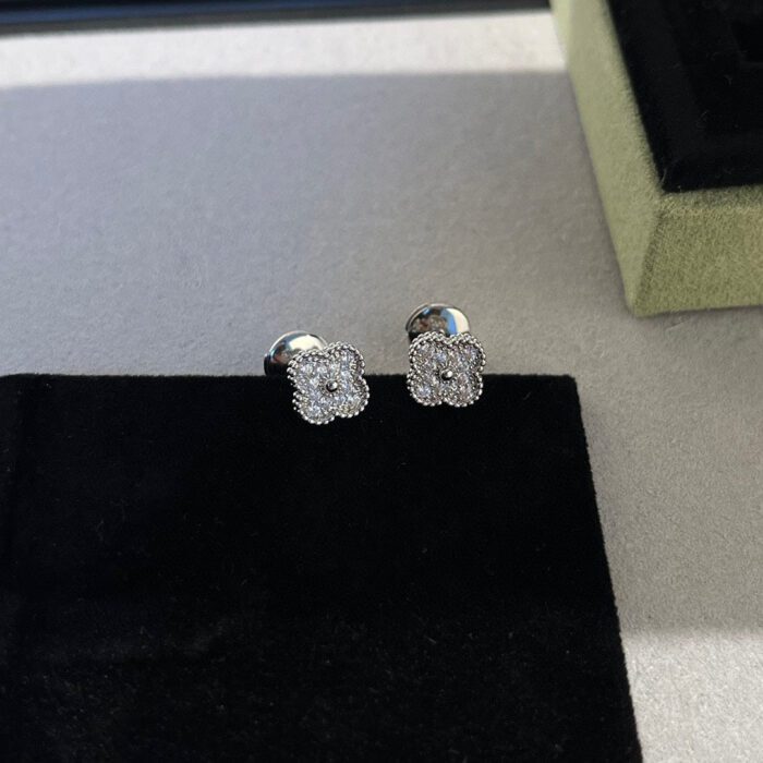 【Valeron Jewelry】CLOVER MINI DIAMOND STUD EARRINGS - Image 5