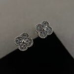 【Valeron Jewelry】CLOVER MINI DIAMOND STUD EARRINGS - Image 6