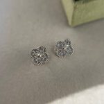 【Valeron Jewelry】CLOVER MINI DIAMOND STUD EARRINGS - Image 7