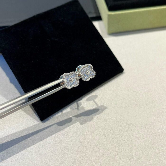 【Valeron Jewelry】CLOVER MINI DIAMOND STUD EARRINGS - Image 10