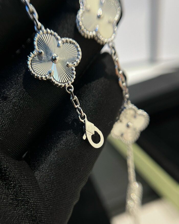【Valleron Jewelry】CLOVER SILVER 5 MOTIFS BRACELET - Image 3