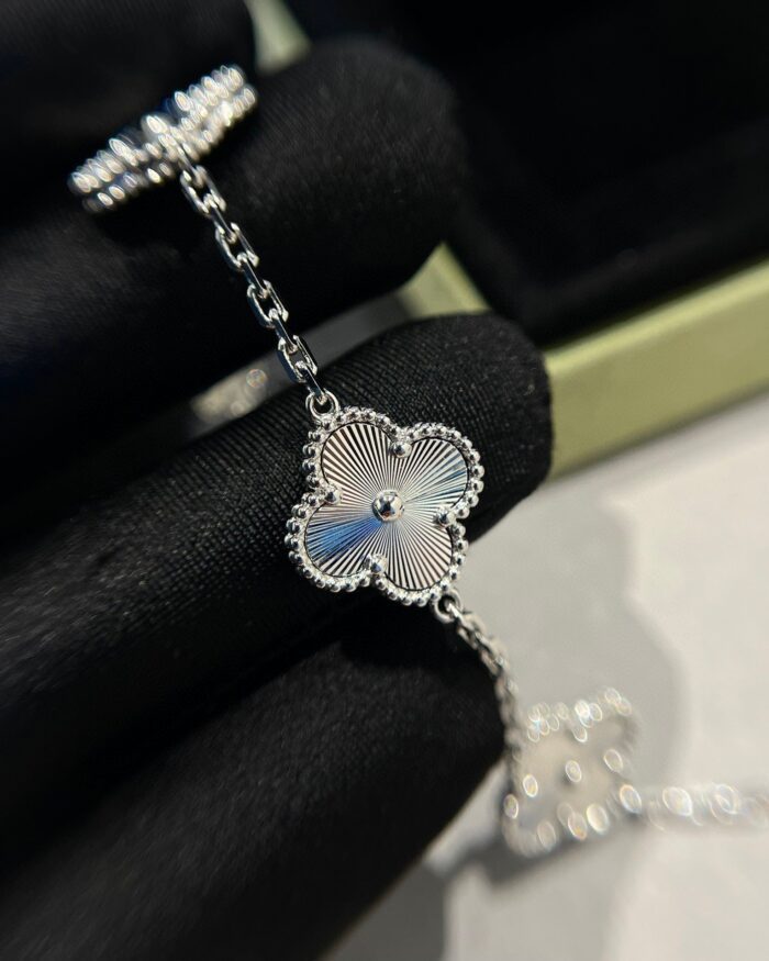 【Valleron Jewelry】CLOVER SILVER 5 MOTIFS BRACELET - Image 4