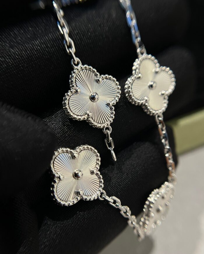 【Valleron Jewelry】CLOVER SILVER 5 MOTIFS BRACELET - Image 5