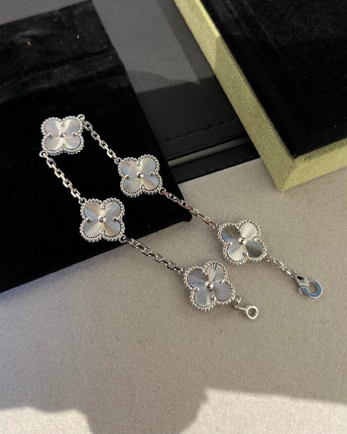 【Valleron Jewelry】CLOVER SILVER 5 MOTIFS BRACELET - Image 7